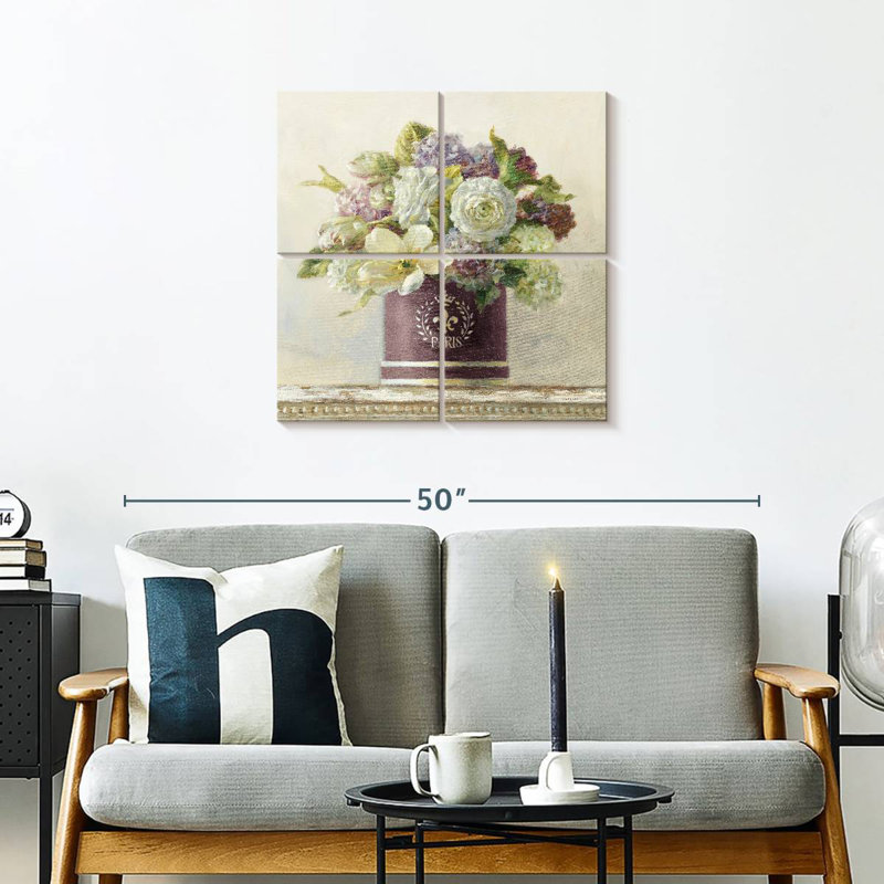 Tulipes dans une boîte à chapeaux aubergine, H 26 po x l 26 po