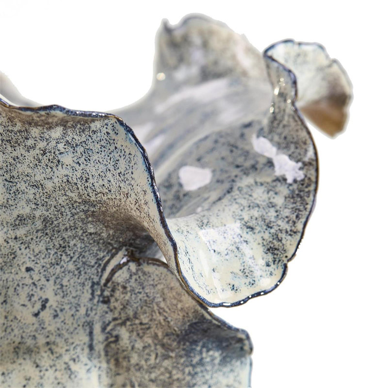 Grand vase en porcelaine ondulée