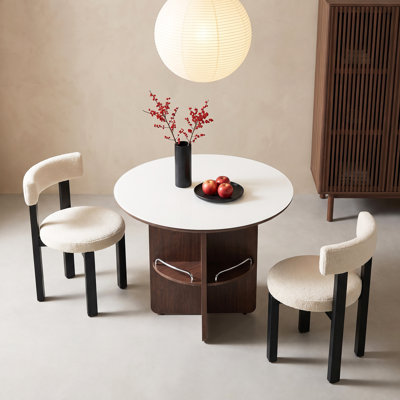 Table de salle à manger ronde 35,4 po, table de bistro moderne avec piédestal géométrique et tablette de rangement avec rail, blanc et noyer