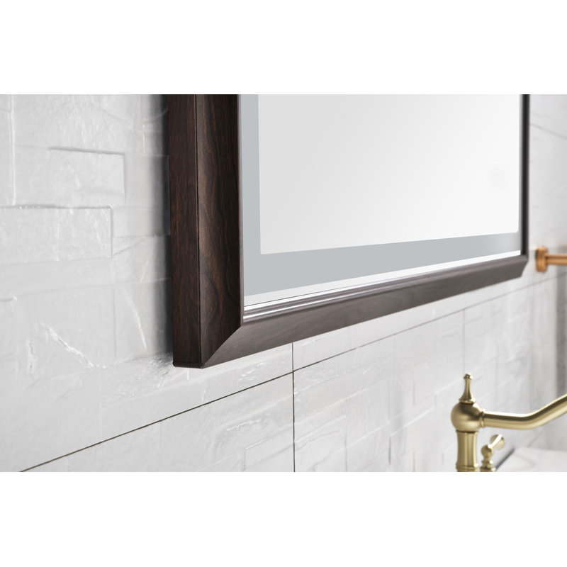 Le miroir de salle de bain est doté d'un bouton tactile multifonctionnel et intelligent.