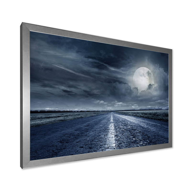 Asphalt Road Under Cloudy Full Moon II - photographie sur toile, H 16 po x l 32 po x p 1 po, Cadre photo argenté
