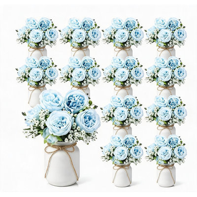 Lot de 12 pots Mason remplis de fleurs artificielles, roses bleu clair et gypsophile, décoration de table champêtre et durable.