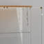 Vitrine vitrée de 160 cm de large avec plateau en noyer, 4 portes et éclairage DEL contrôlé par application