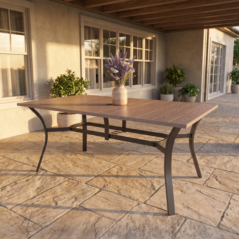 Table de salle à manger rectangulaire en acier pour patio, 160 cm (L) x 96 cm (P), avec trou pour parasol, L 63 po, Naturel