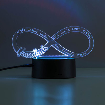 Veilleuse à DEL Grandkids Infinity avec 6 noms personnalisés gravés au laser sur un insert en acrylique