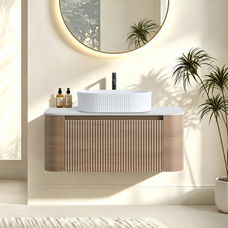 Meuble-lavabo de 36 po avec lavabo, armoire murale en chêne miel avec porte-serviettes gratuit, conception simple de lavabo en céramique rayée ovale, sans bonde ni robinet, pré-assemblé