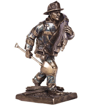 Figurine de pompier répondant à un appel