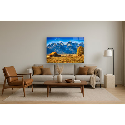 Art mural en verre trempé sans cadre Mountainous Barn - 40 po x 60 po