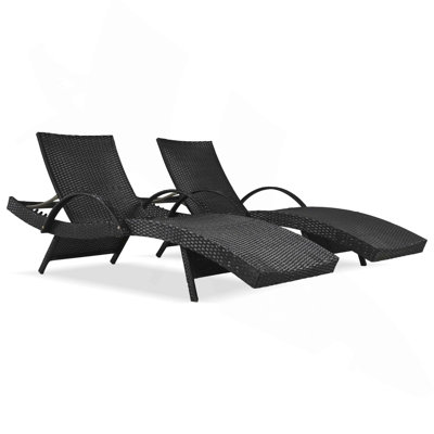 Set Of 2 Outdoor Wicker Chaise Lounge Chairs With 5-Level Adjustable Backrest, Pull-Out Side Table And Heavy Duty Construction