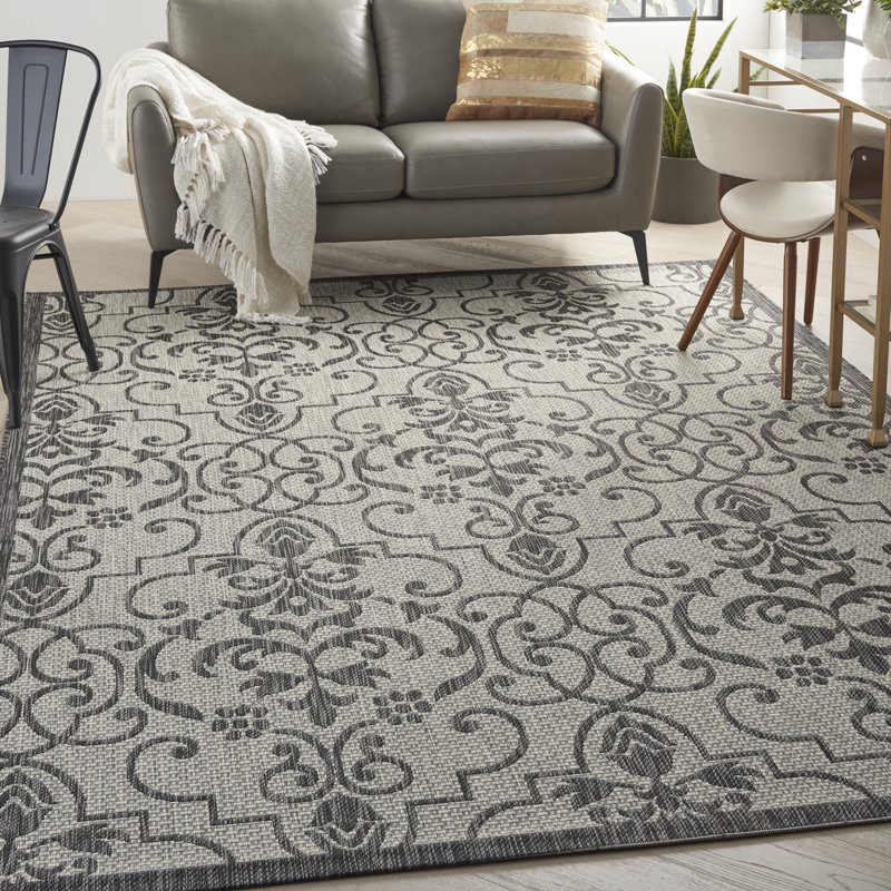 Girraj Floral Indoor / Outdoor Rug, Rectangle 7' x 10'