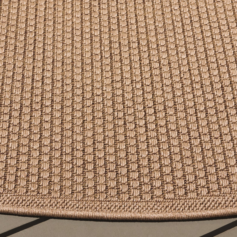 Bernessa Performance Solid Color Indoor/Outdoor Area Rug, Round 6'7"