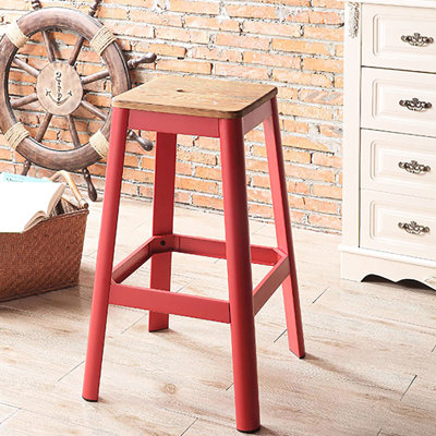 Tabouret de bar en rouge naturel et brillant avec supports en métal pour chambre à coucher
