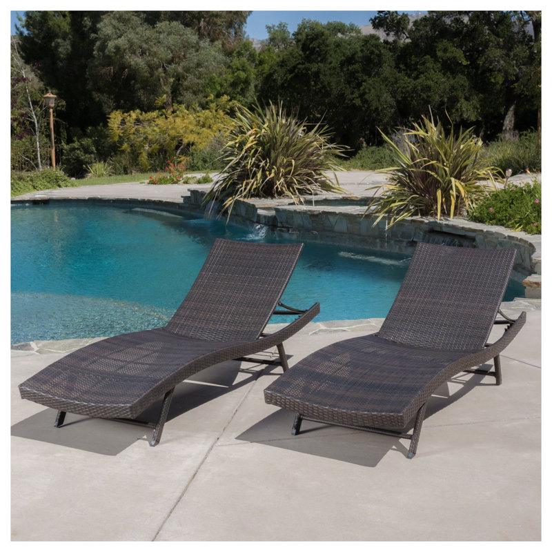 Chaise longue en osier PE multicolore pour l'extérieur avec structure résistante aux intempéries