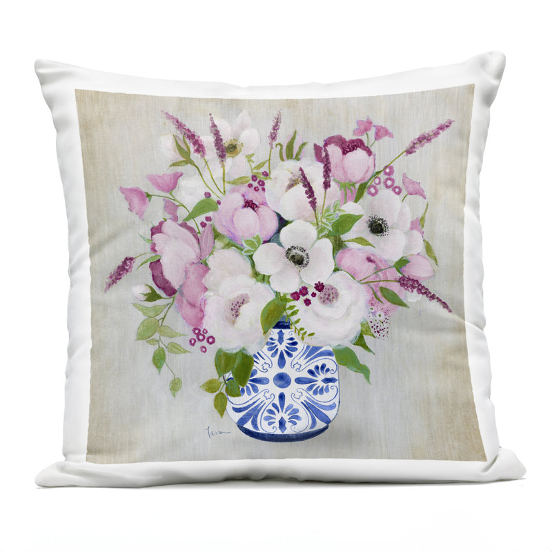 Coussin d'extérieur à imprimé floral rose rose par Janet Tava