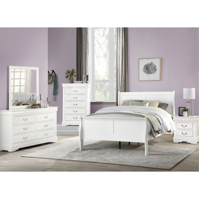 Grand lit de couleur blanche, design élégant classique avec tiroir, quincaillerie en nickel brossé, sommier tapissier requis pour le soutien et le confort, structure en bois de pin, décor de chambre contemporain
