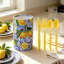 Porte-ustensiles de style méditerranéen à carreaux bleu citron et couverts jaunes jetables pour les décorations de fêtes d'été et les centres de table de mariage
