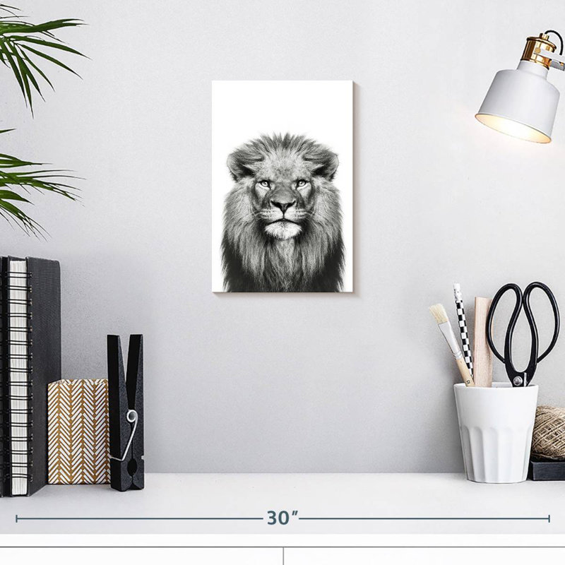 Lion majestueux en noir et blanc, H 12 po x l 8 po