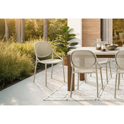 Ensemble de 4 fauteuils de salle à manger empilables modernes et contemporains de 81 cm de hauteur - Chaises de patio taupe naturel
