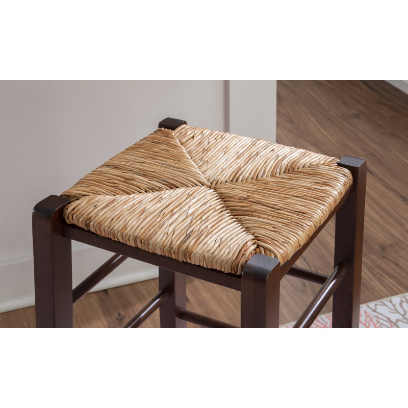 Tabouret de bar et de comptoir avec siège en rotin Halvorson, Noyer, Tabouret de bar (siège d'une hauteur de 29 po)