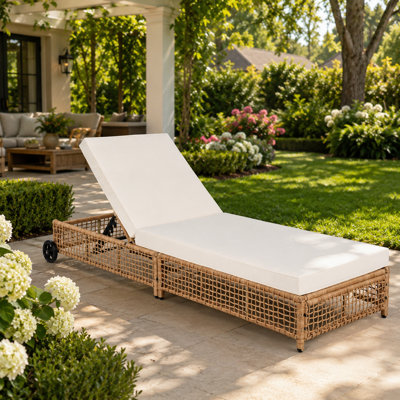 Chaise longue d'extérieur en rotin tissé avec dossier réglable et housse de coussin amovible