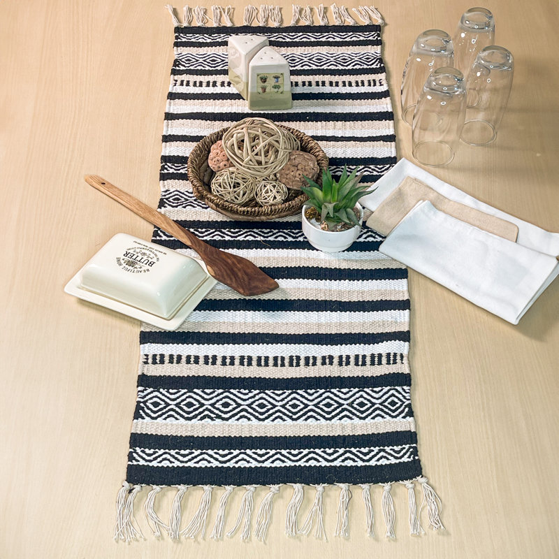 Chemin de table en mélange de coton géométrique Montano, Rectangle 36 po, Noir / blanc