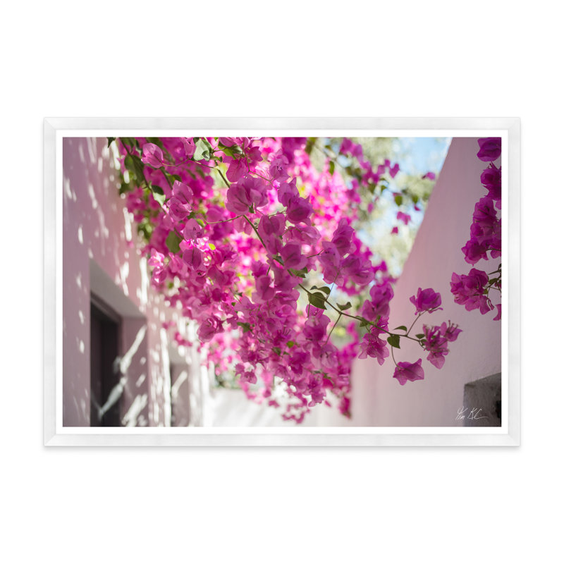 Bougainvillée ciel, Cadre blanc, H 35,5 po x l 54,75 po x P 1,5 po