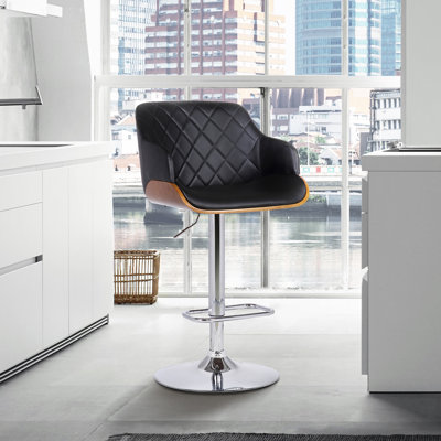 Tabouret de bar pivotant à hauteur réglable Jaxxon avec base en bois et similicuir