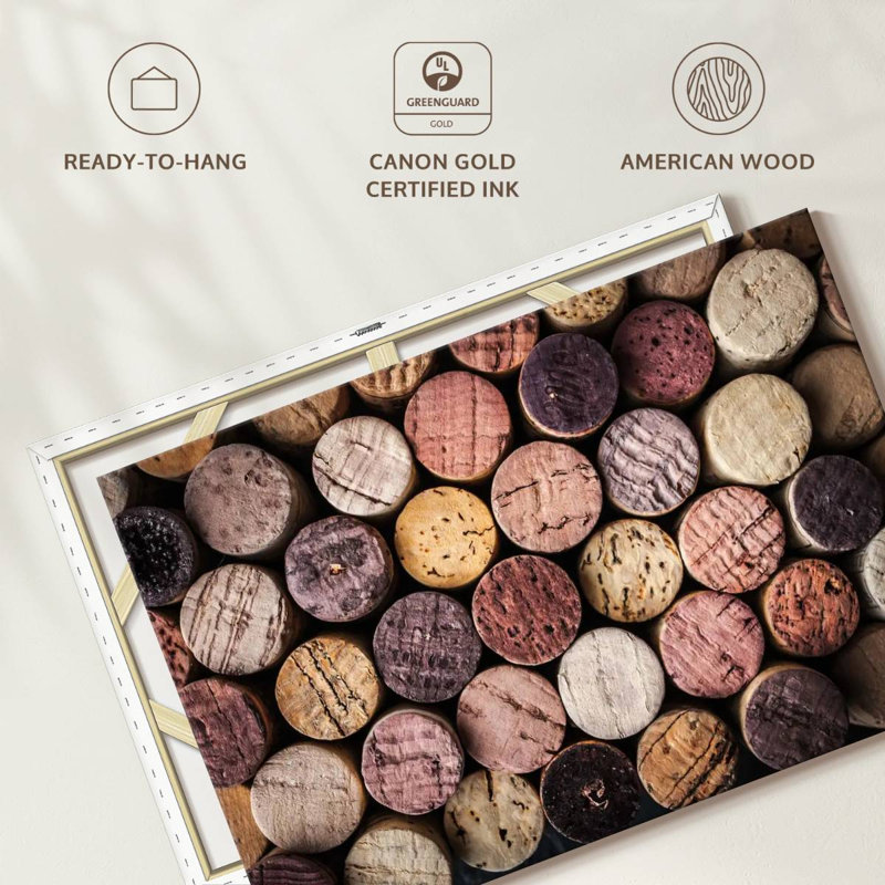 «Wine and Alco Collection of Wine Corks», reproduction sur toile, H 26 po x l 39 po x P 1,25 po