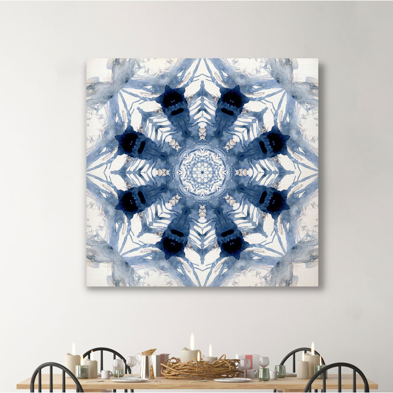 «Indigo Kaleidoscope III», impression sur toile tendue, H 24 po x l 24 po x 1,5 po