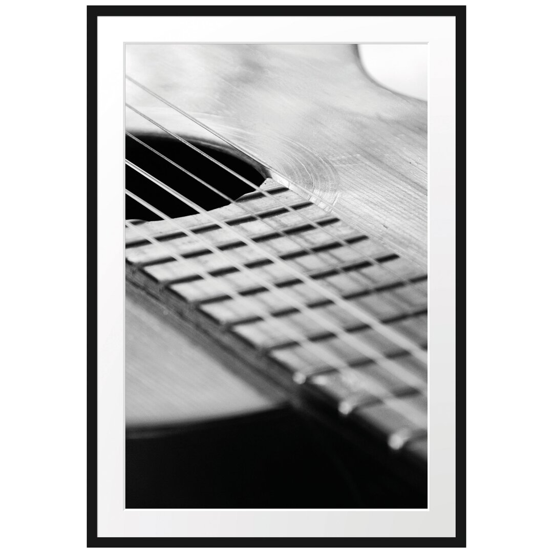 Gerahmtes Poster Gitarrensaiten am Schallloch