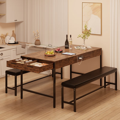 Ensemble de table de salle à manger 65 "avec prise de courant pour 4-6, table de cuisine 3 pièces avec 2 tiroirs à ustensiles, 2 bancs, support à vin et station de charge pour les petits espaces