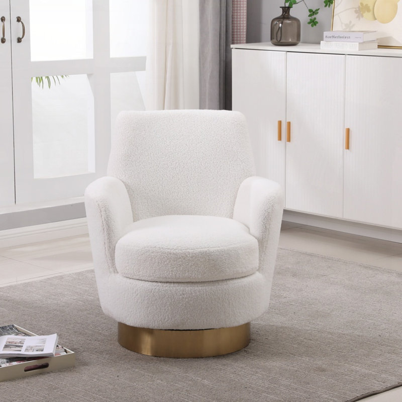 Fauteuil demi-tonneau pivotant Esengul, Fausse fourrure ivoire, Doré