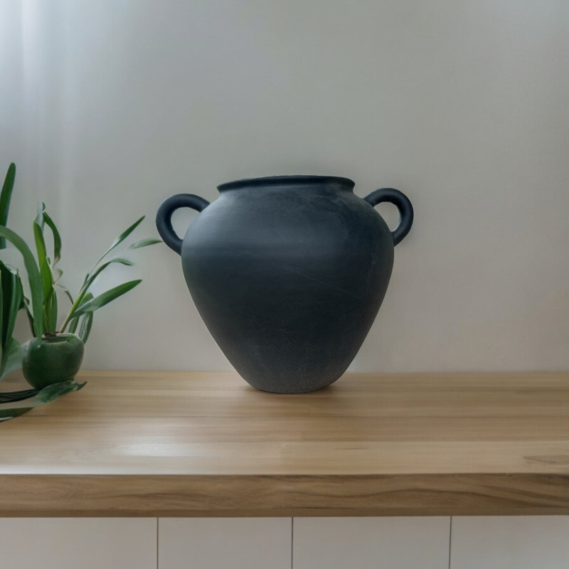 Vase en  cuite noir rond pour plantes et décoration intérieure