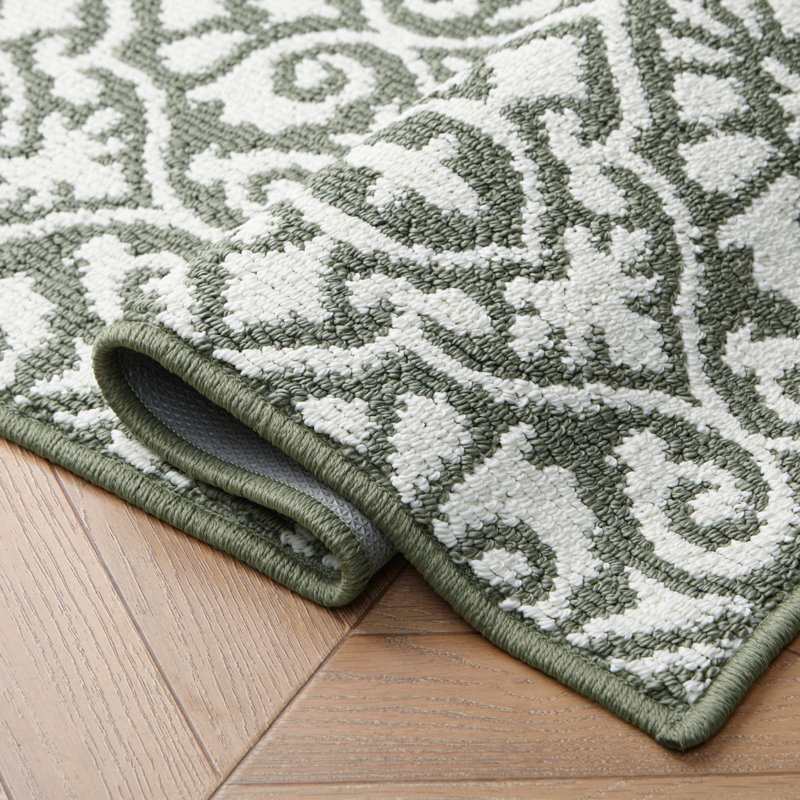 Feya Machine Woven Synthetic Damask Aera Rug in Green/White, Green, Runner 2'2" x 5'