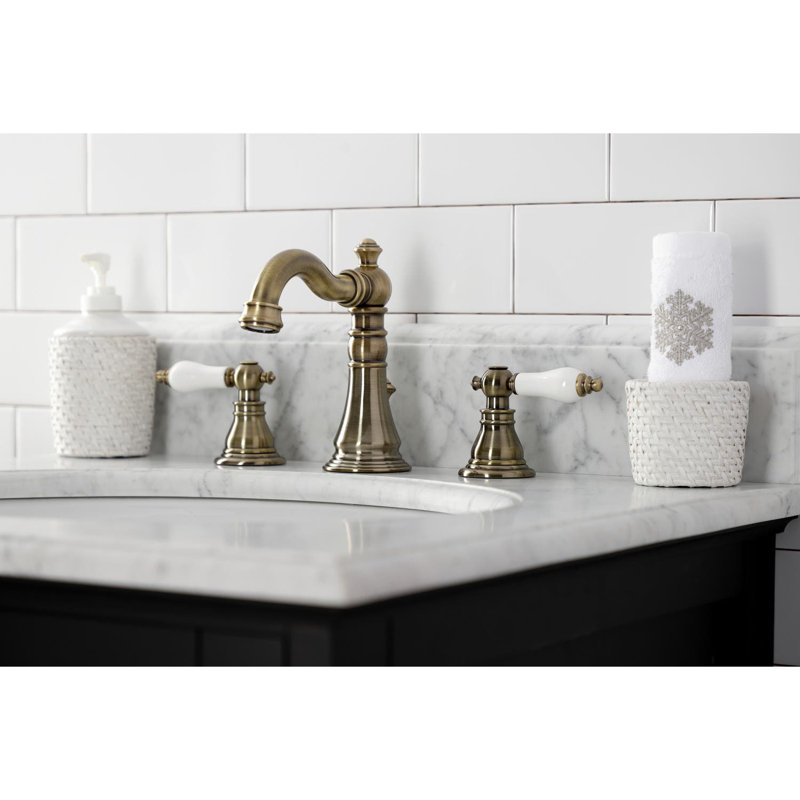Robinet de salle de bain espacé à deux poignées à 3 poignées et fixation sur le comptoir avec bonde escamotable Kingston Brass