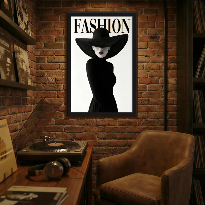 Mannequin avec chapeau noir et robe, H 30 po x l 20 po