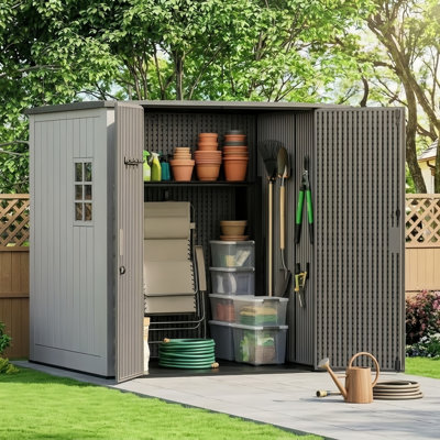 Abri de jardin Decksplore de 1,83 m de large x 1,83 m de profondeur avec plancher, abri à outils de jardin verrouillable en résine