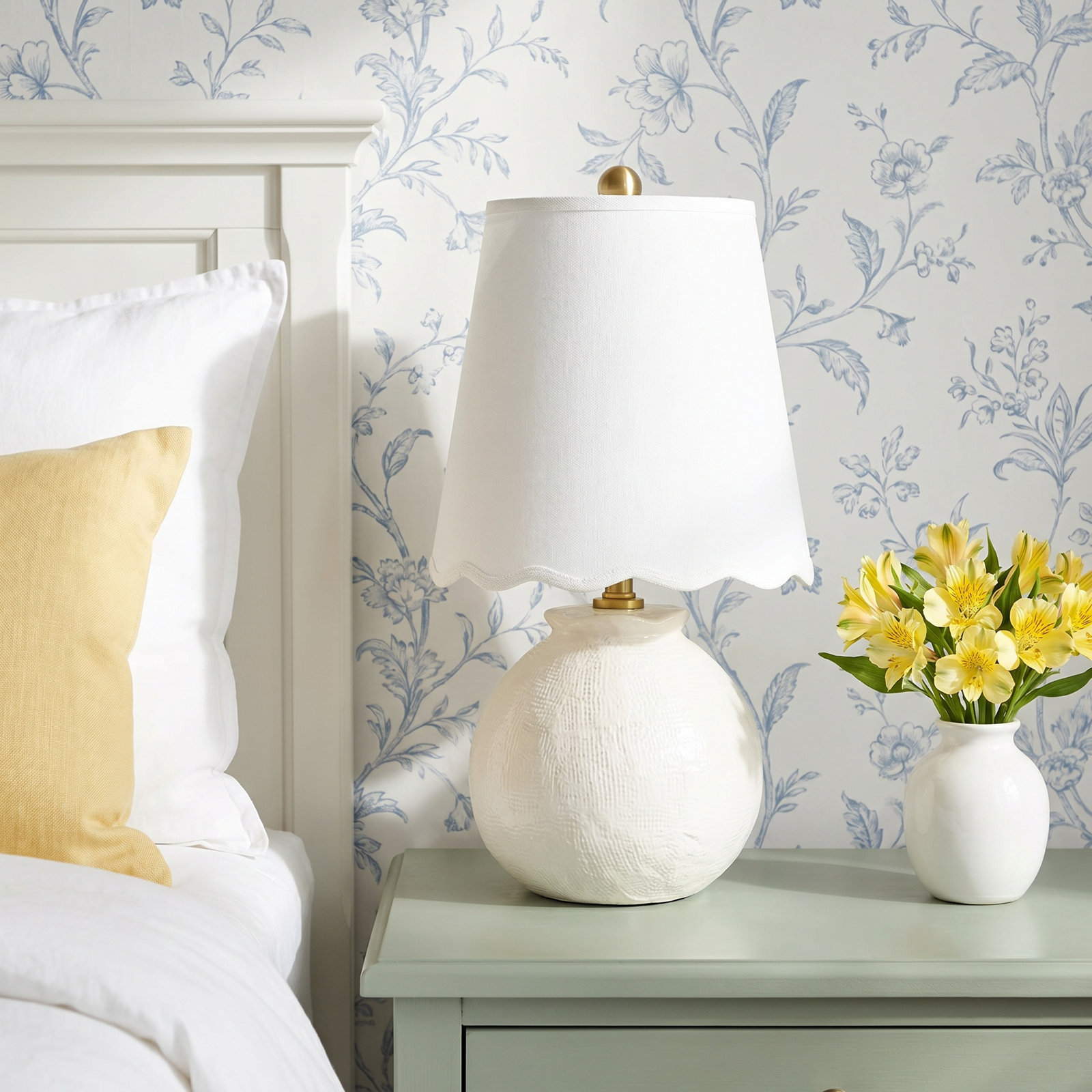Regina Andrew Amoria Ceramic Table Lamp