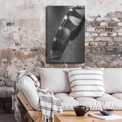 «Feather Shadow II» par Debra Van Swearingen