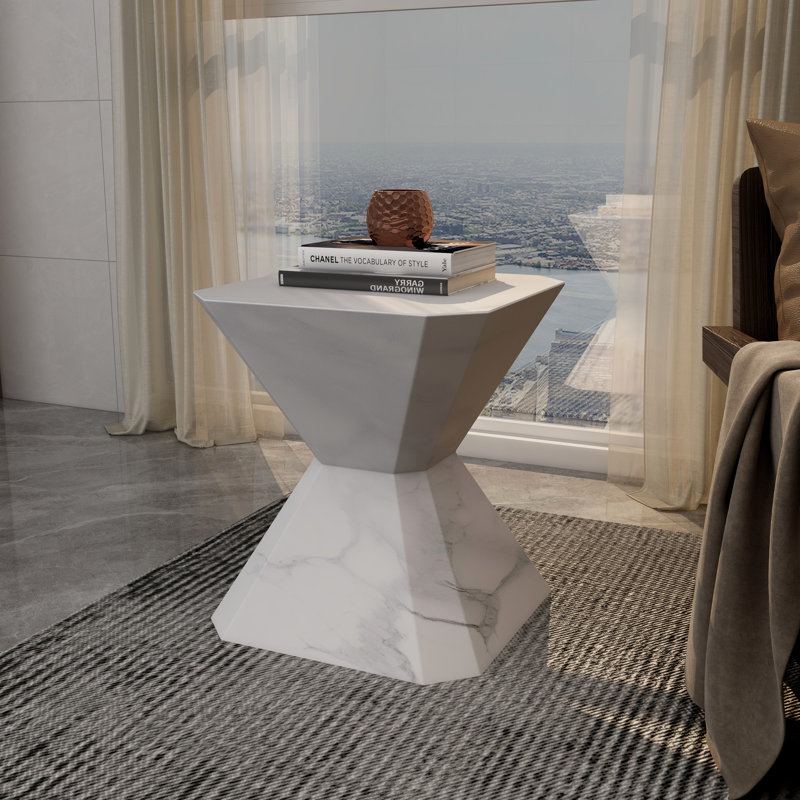 Table de bout moderne en forme de sablier géométrique 17 po Chlora, Marbre blanc