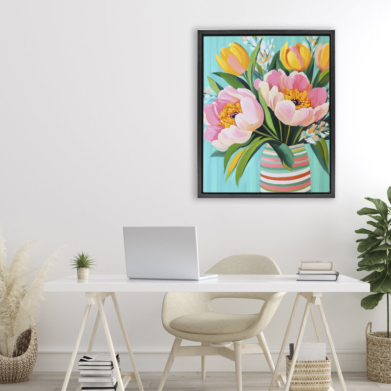 Fleurs dans un cadre flottant à rayures printanières, design par Petal Prints Design, H 31 po x l 25 po