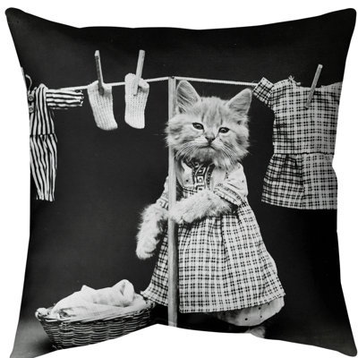 Coussin décoratif photo chat à lessive