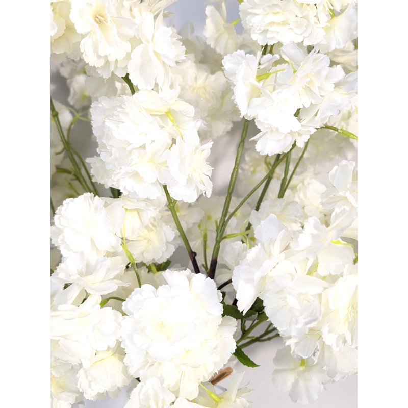 Arrangement de fleurs de cerisier en fleurs