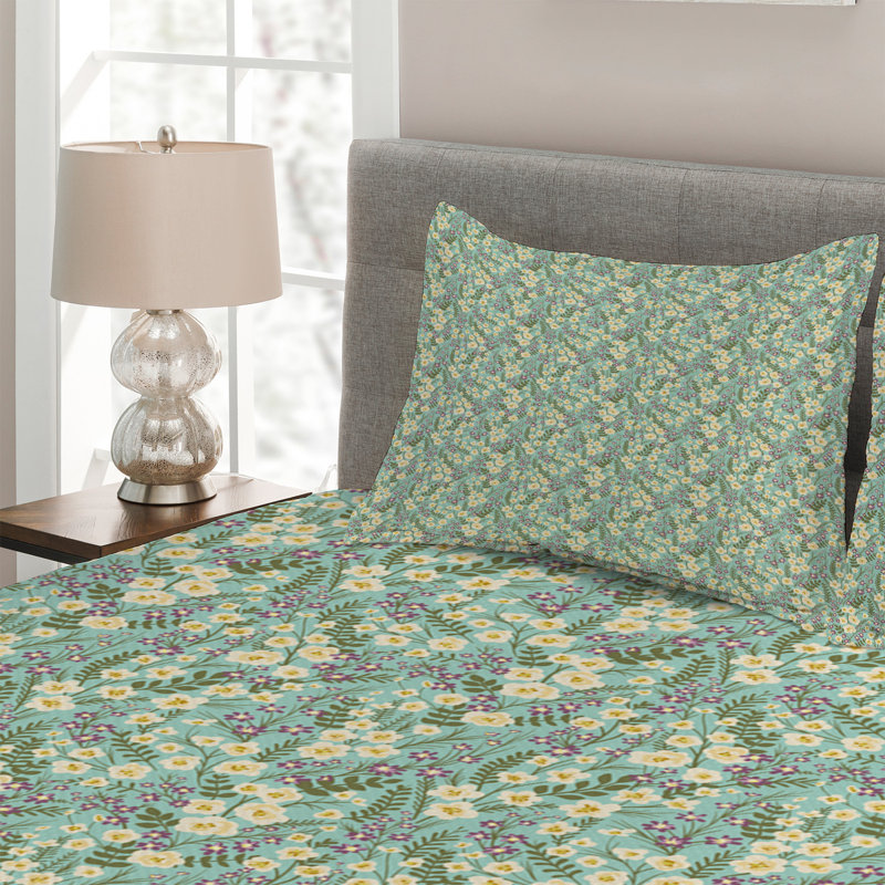 Farmhouse / Country Floral Coverlet