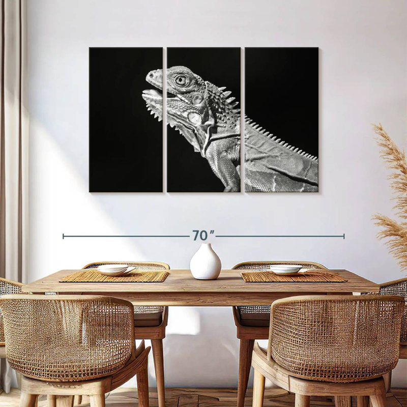 Iguane monochrome, H 36 po x l 57 po