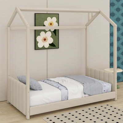 Lit simple en bois