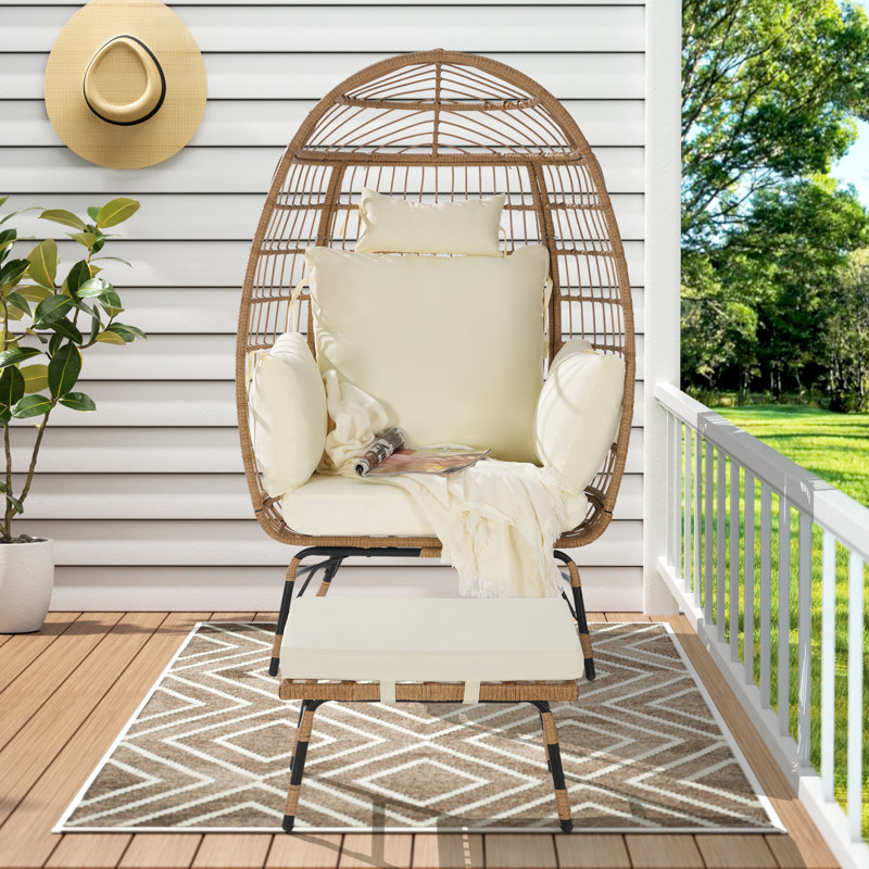 Fauteuil à œufs en osier (excluant la table), Beige