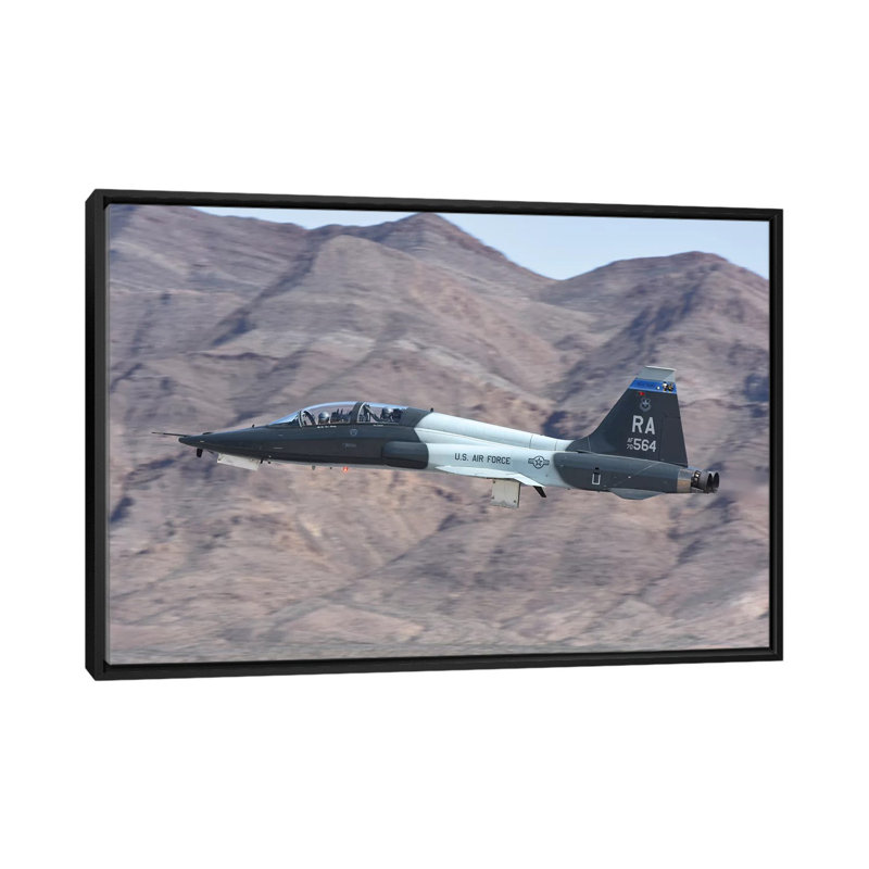 « a us air force t-38c departing from nellis air force base nevada », reproduction de photo sur toile, Toile avec cadre noir
