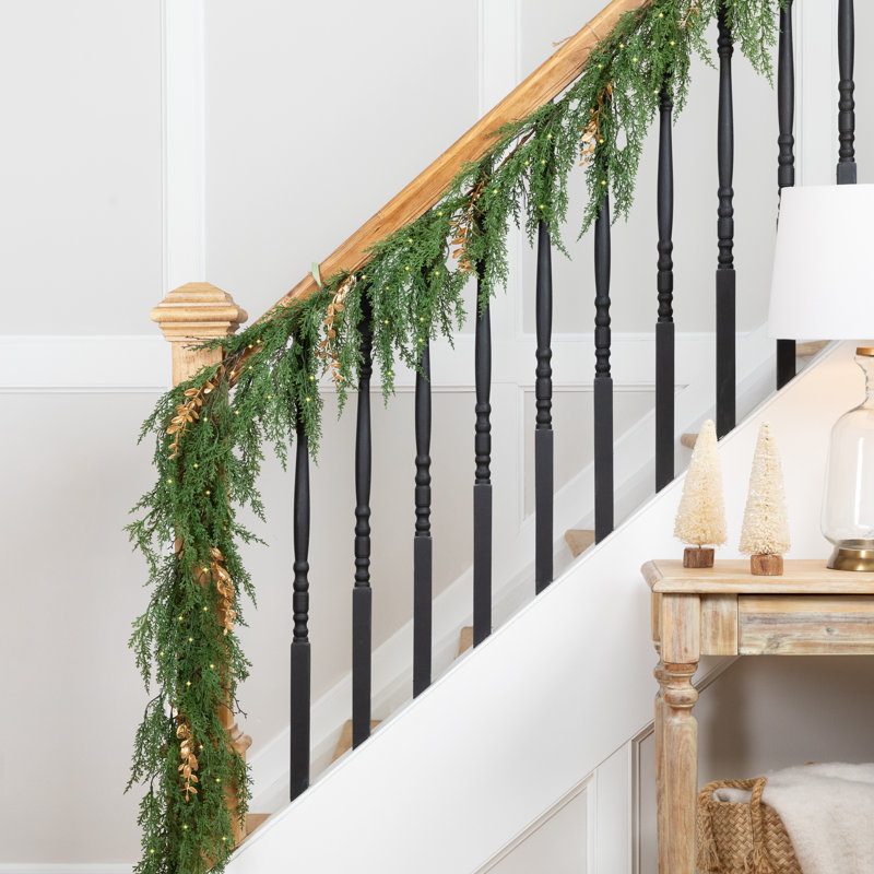 Guirlande de Noël en pin cèdre pré-éclairé Real Touch - 10 pi - DEL blanc chaud