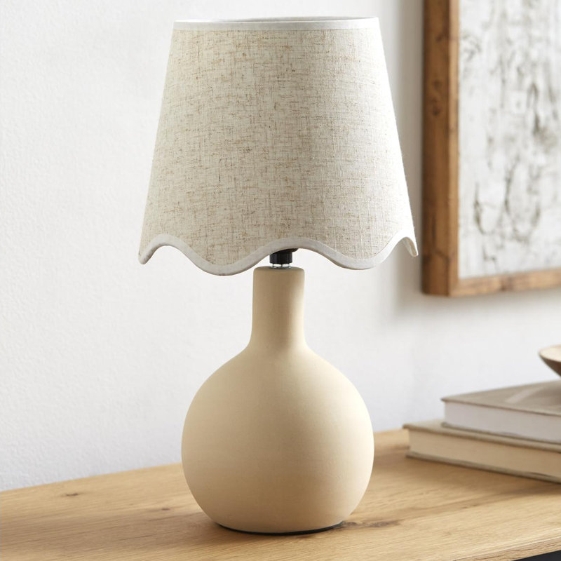Lampe de table Canvey Maura, Crème, crème, Beige, H 15 po x l 9 po x P 9 po